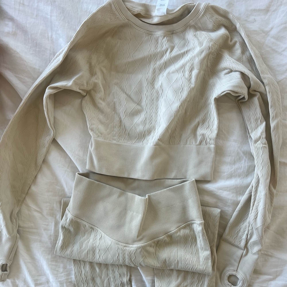 WORKOUT SET women’s long sleeve crop workout top and leggings in cream